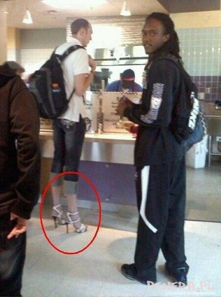 Pomylił z butami mamy Pomylił z butami mamy