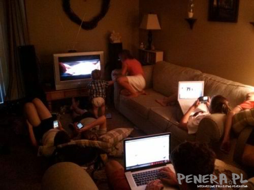 Teraz tak wygląda spędzanie czasu z rodziną Teraz tak wygląda spędzanie czasu z rodziną