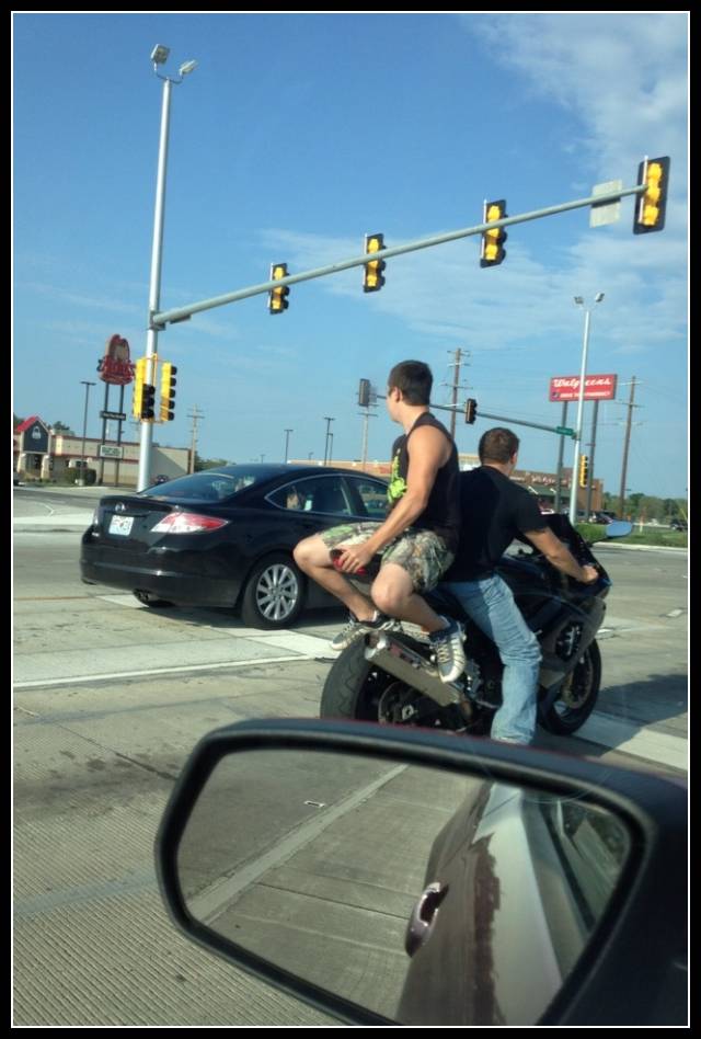 Jak jeździć z kumplem na jednym motocyklu