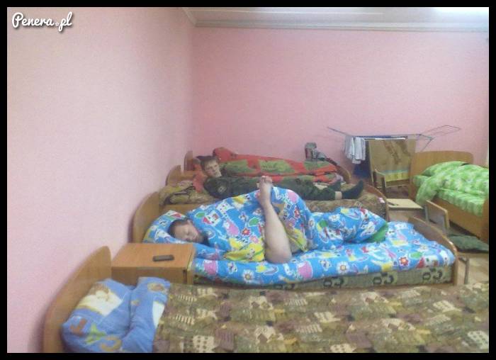 Pierwszy raz widzę taką pozycję do spania