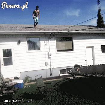 Skok z dachu do basenu