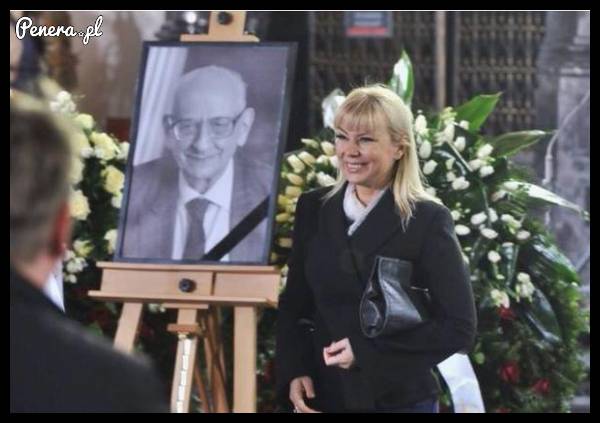 Uśmiechnięta Bieńkowska na pogrzebie Bartoszewskiego