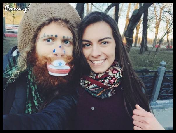 Albo to jego siostra albo ma bogate wnętrze