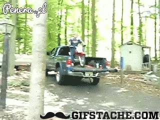 Tak się zjeżdża z samochodu