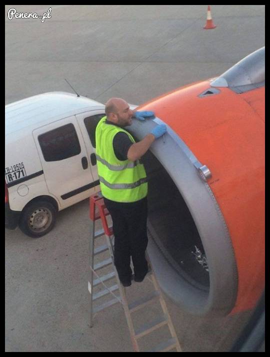 Taśma klejąca nadaje się właściwie do wszystkiego :D