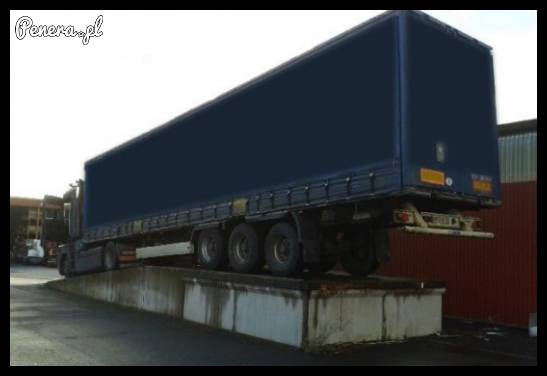 Kazali mu podjechać na rampę na rozładunek :D