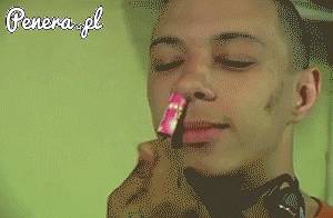 Kolejny idiota z petardą w akcji