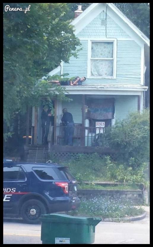 Schował się przed policją :)