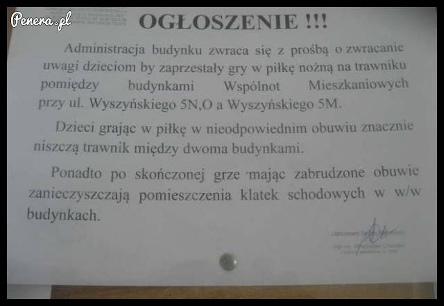 Zakaz gry w piłkę na trawie!