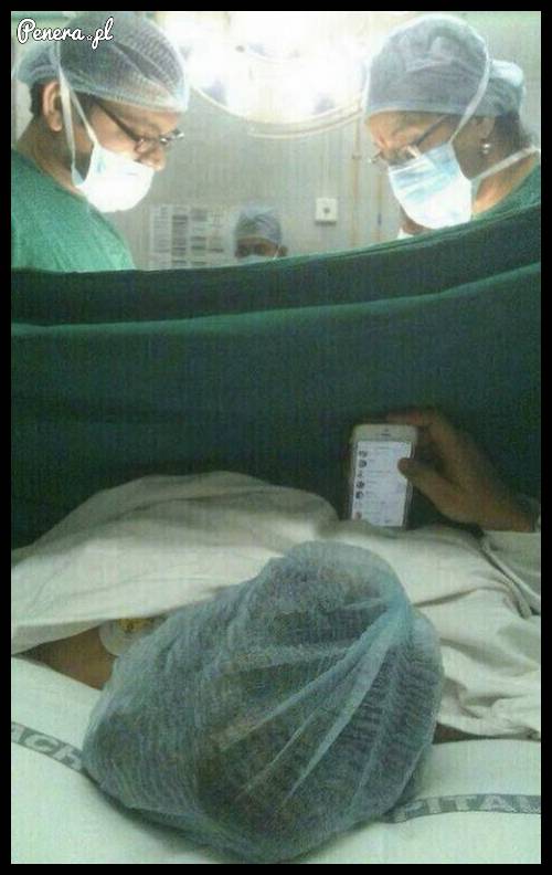 Na fejsie siedzi prawie cały czas