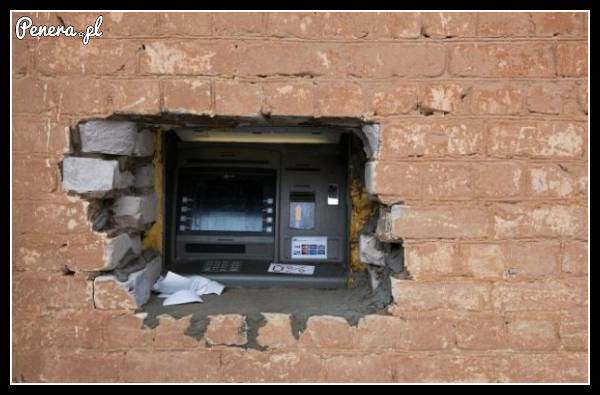 Nowocześnie zamontowany bankomat