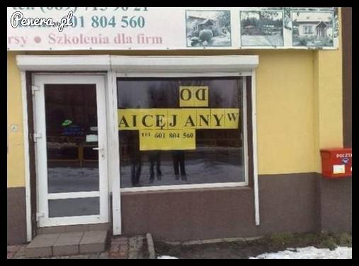 Inteligent wieszał ogłoszenie