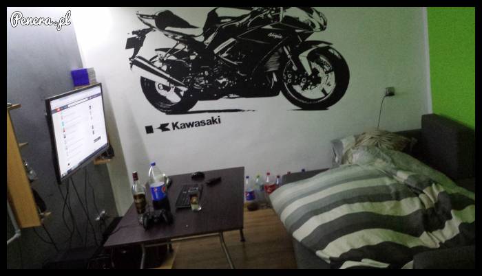Meski room takie moto w garazu jak na foto, z 5500, ps4,pozadny pc, kobiety brak. moze byc?? Meski room takie moto w garazu jak na foto, z 5500, ps4,pozadny pc, kobiety brak. moze byc??