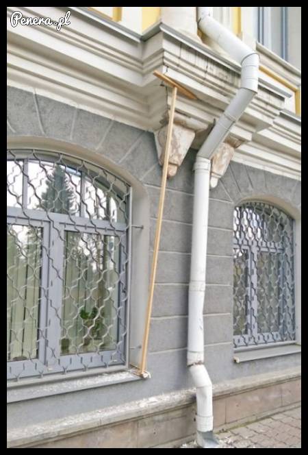 Panie Zdzisiu tynk nam leci