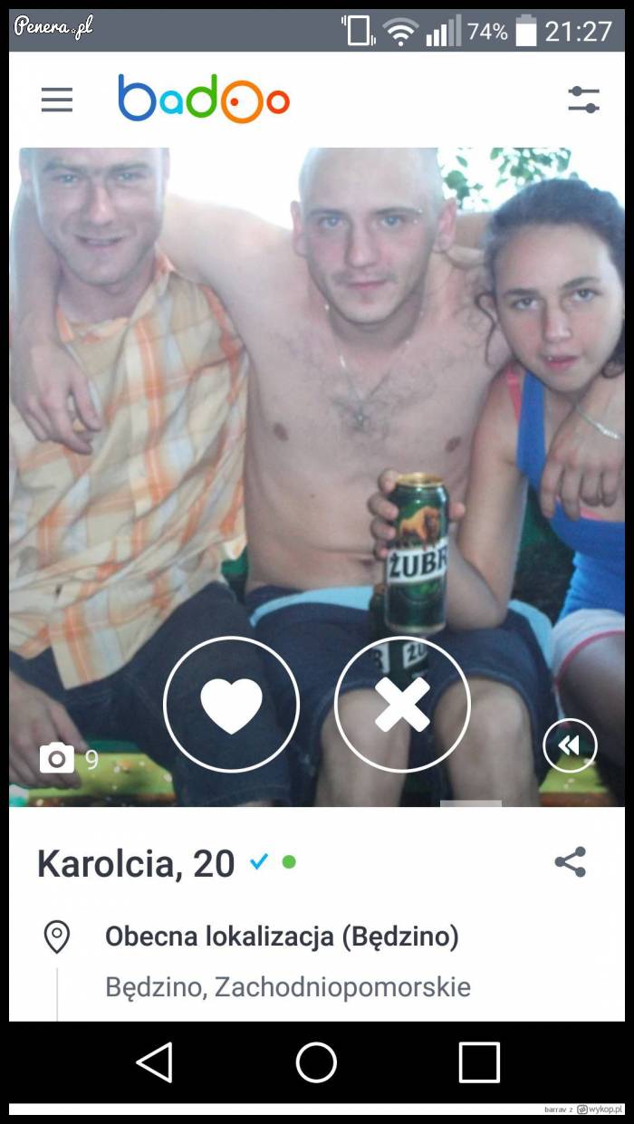 Karolcia i jej foto z ziomami