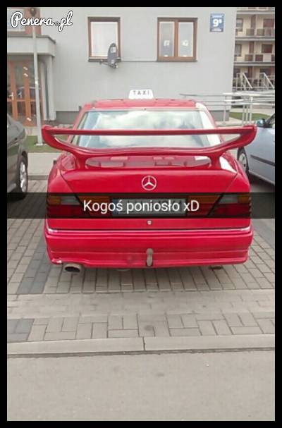 Tego taksówkarza mocno poniosło z tym Mercedesem!