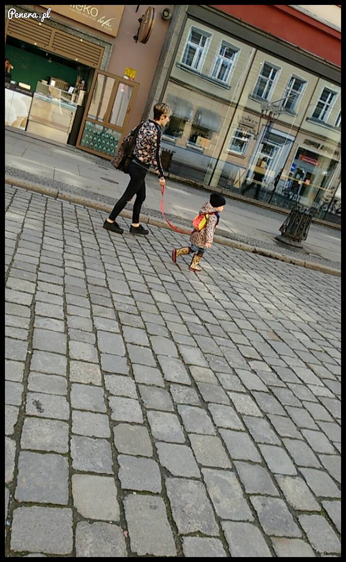 Z dzieciakiem na spacerze
