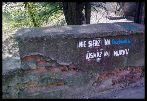 Usiądź ze znajomymi na murku