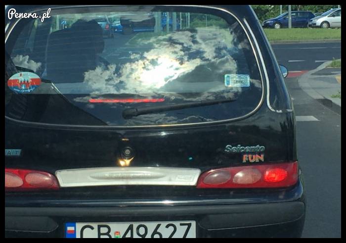 Tylko pamiętaj nakleić naklejkę w prawym dolnym roku