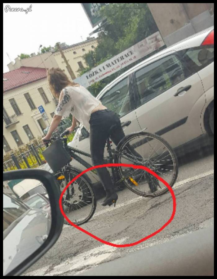 Wybrała się na rower