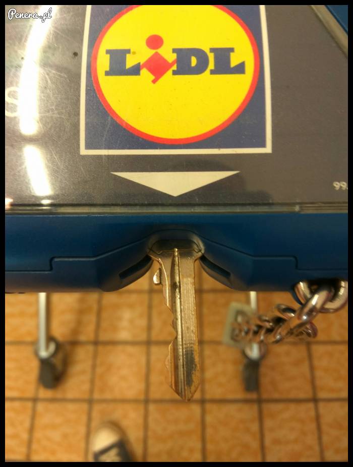 Kiedy nie masz drobniaków na wózek w markecie
