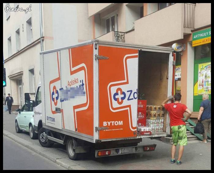 Dowieźli środki ratujące życie