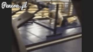 Gość chyba ćwiczy przed randką