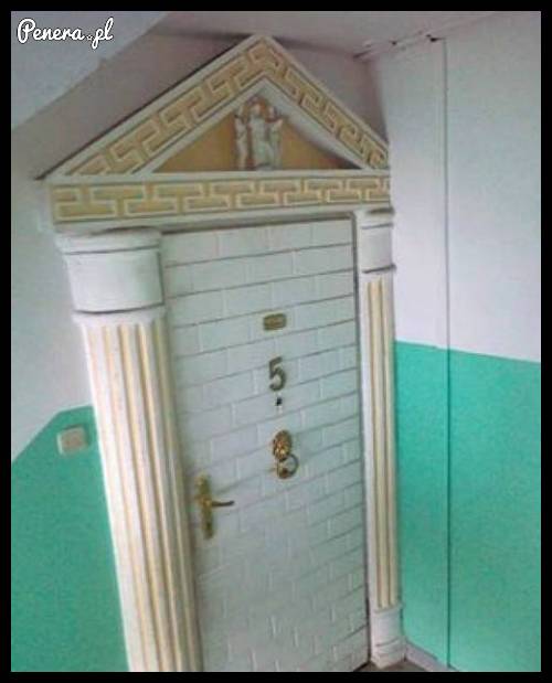 Kiedy wygrałeś 5 w totka i tylko na tyle pałacu Ci wystarczyło