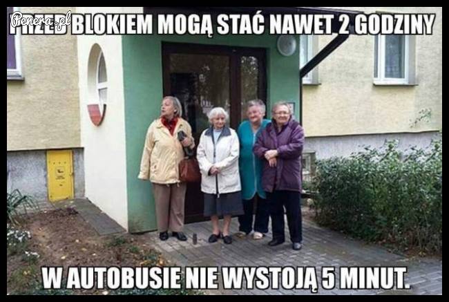 Przed blokiem mogą stać nawet 2 godziny