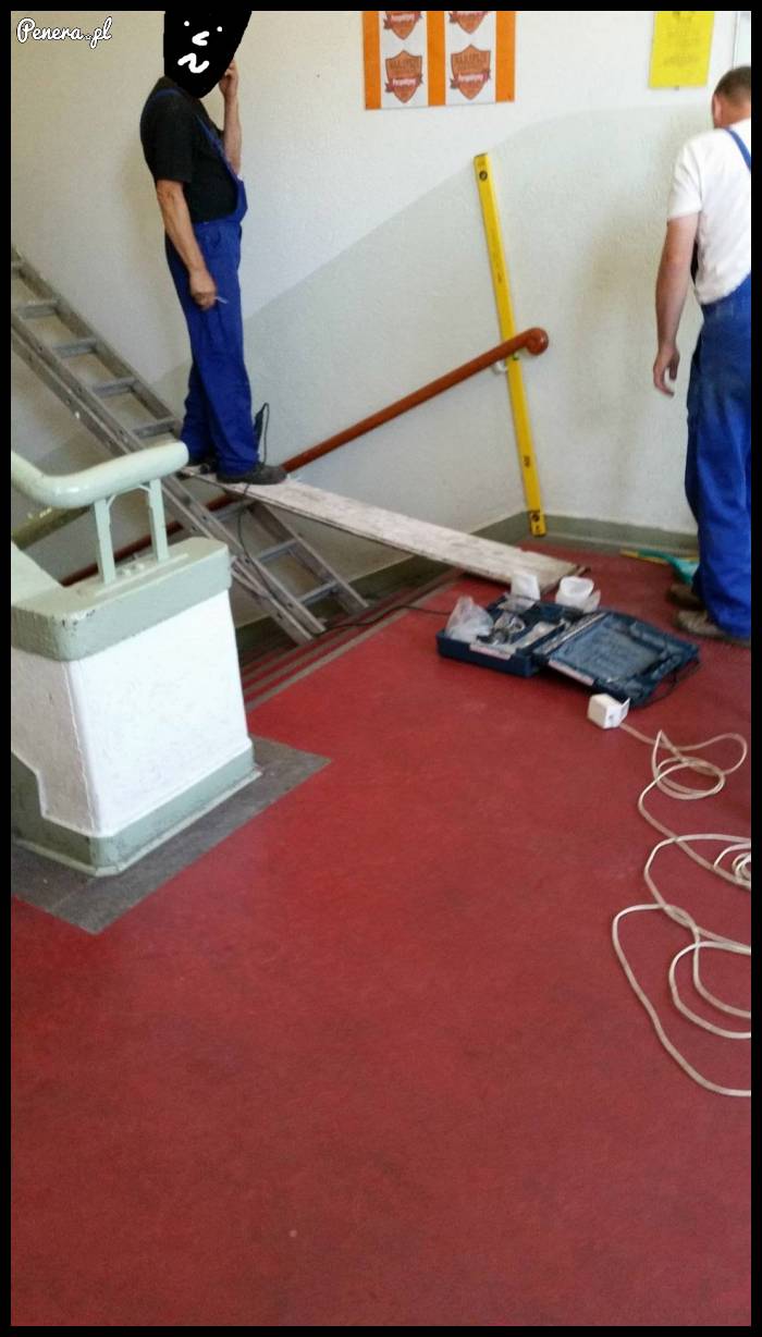 Tymczasem BHP w jednej z polskich szkół