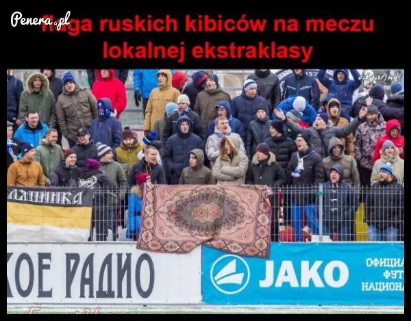 Flaga ruskich kibiców na meczu lokalnej ekstraklasy Flaga ruskich kibiców na meczu lokalnej ekstraklasy