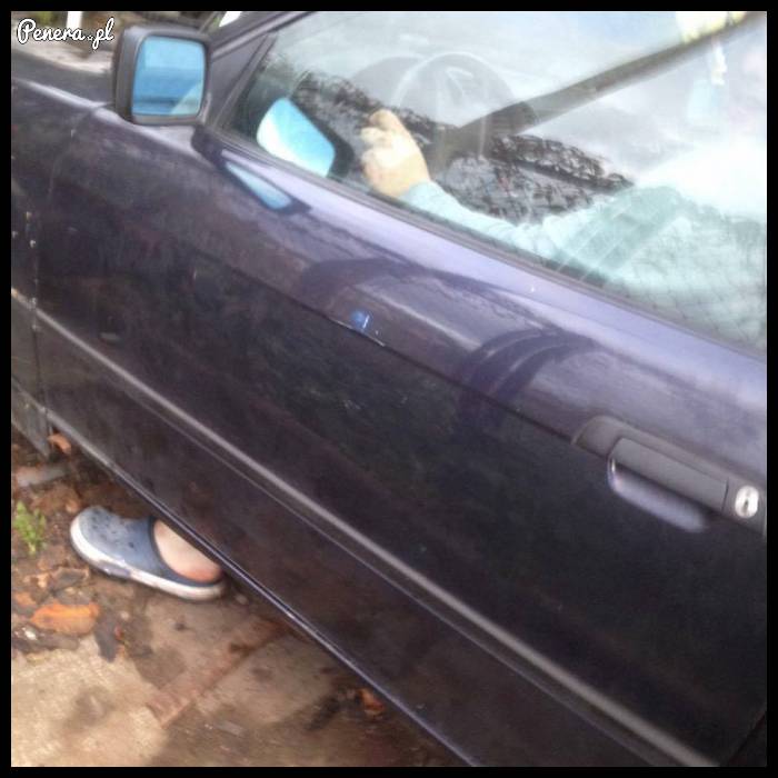 Niby przytrzaśnięta noga