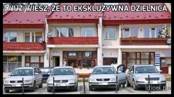 Same Paski na parkingu robią wrażenie xD