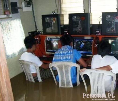 Nawet powódź nie przeszkodzi w zdobyciu levela Nawet powódź nie przeszkodzi w zdobyciu levela