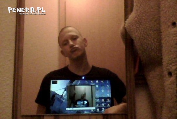 Zajebiste zdjęcie w lustrze - z laptopem Zajebiste zdjęcie w lustrze - z laptopem