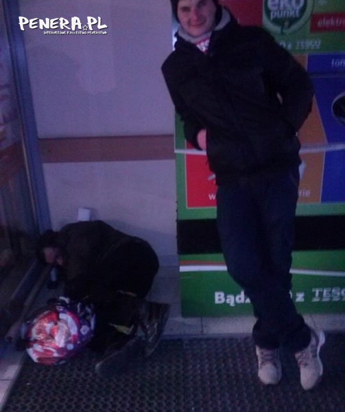 Zdjęcie idioty z bezdomnym Zdjęcie idioty z bezdomnym