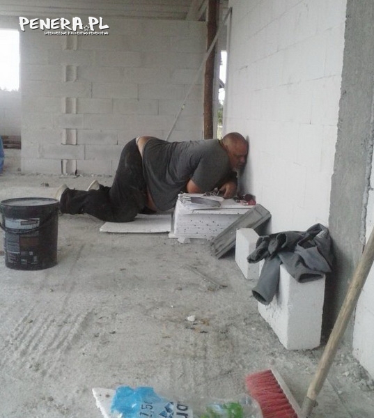 Budowlaniec zaśnie w każdej pozycji Budowlaniec zaśnie w każdej pozycji