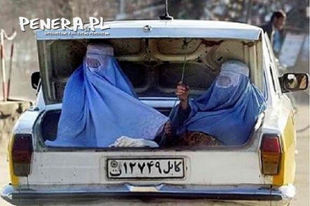 Rodzinka w drodze na wakacje Rodzinka w drodze na wakacje