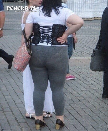 Modnisia w gorsecie i leginsach Modnisia w gorsecie i leginsach
