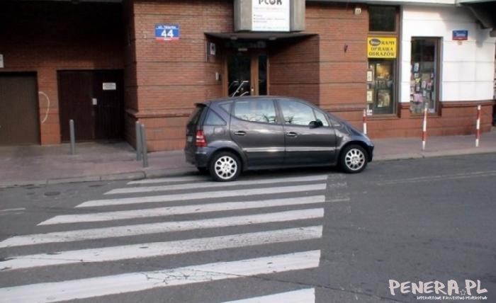 Gdy debil nie ma gdzie zaparkować Gdy debil nie ma gdzie zaparkować
