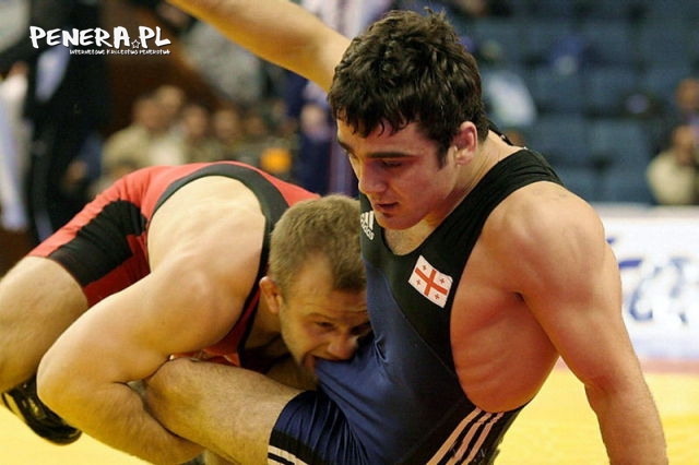 Chwyt poniżej pasa Chwyt poniżej pasa