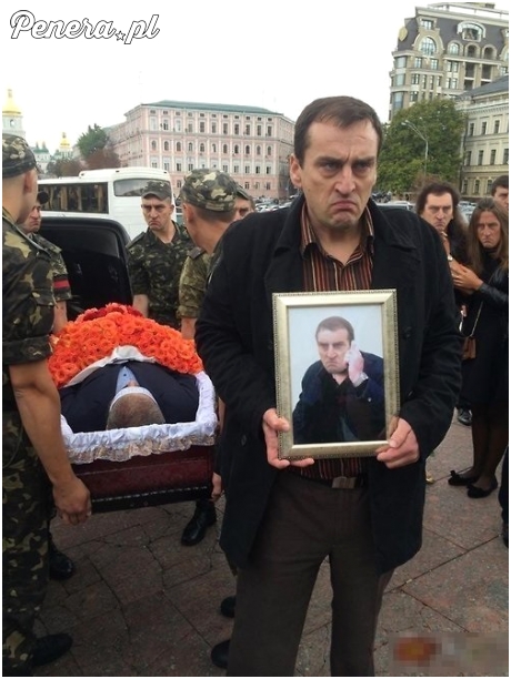 A na tym zdjęciu to brat bliźniak czy o co tu chodzi?