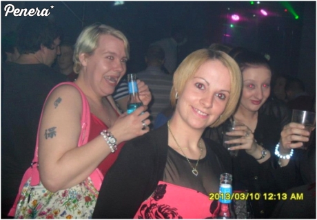 A zęby to chyba przy otwieraniu piwa zgubiła