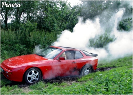 Blondynka za kierownicą