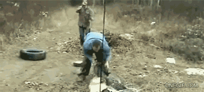 Bolesny żarcik na kumplu