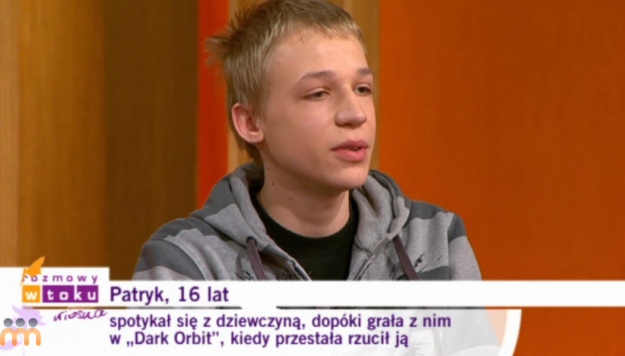 Patryk spotykał się z dziewczyną dopóki grała w...