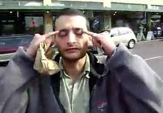 Chyba coś mu w oczy wpadło