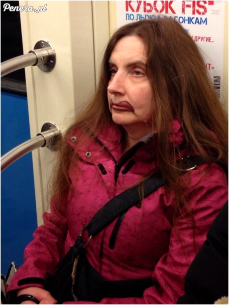 Chyba się potknęła jak się malowała