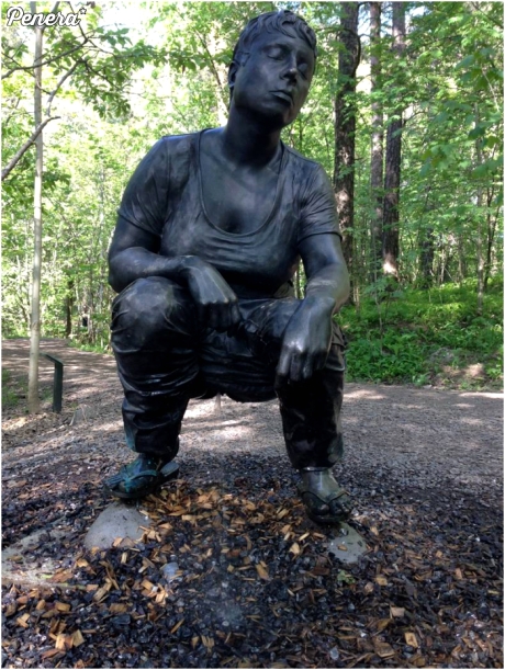 Co autor tej rzeźby miał na myśli?