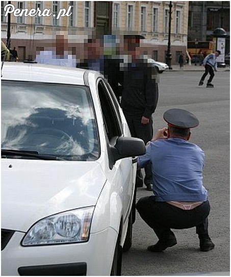 Coś mu się wysunęło